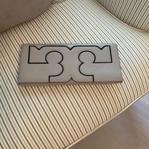 Tory Burch Serif Clutch